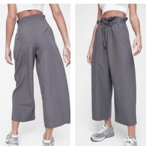Aritzia The Group Babaton Kerri Pants Grey Paperbag Waist Wide Leg Cropped Sz XS